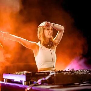 Dj Kelly Logo